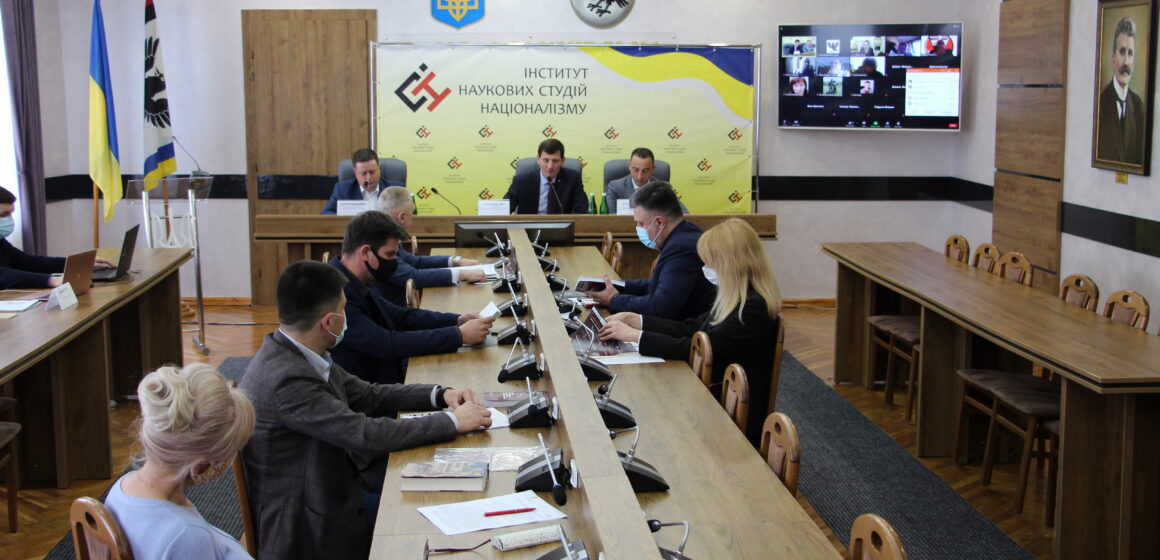 В Івано-Франківську науковці говорять про соборність та український націоналізм В Івано-Франківську науковці говорять про соборність та український націоналізм